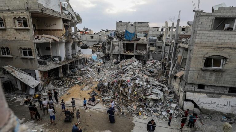 israil-gazzede-insani-yardim-bekleyenleri-hedef-aldi-30-olu-LAwuFQSM.jpg